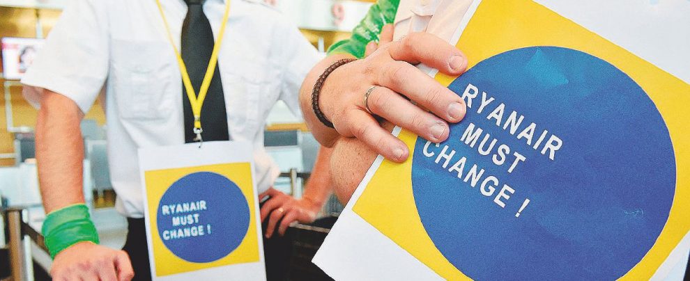 Ieri il blocco - I sindacati chiedono di essere riconosciuti e ottenere migliori condizioni salariali - LaPresse Sciopero Ryanair, lotta estiva contro i sindacati
