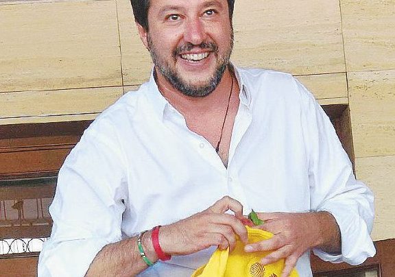 Salvini prova a mangiarsi B. al Sud con l’esercito degli ex Salvini prova a mangiarsi B. al Sud con l’esercito degli ex