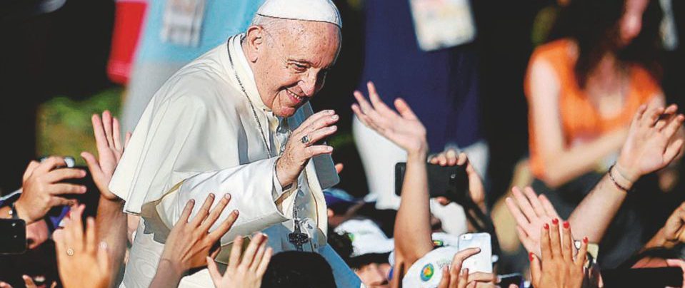 Niente politica per il popolo dei ragazzi di papa Francesco Niente politica per il popolo dei ragazzi di papa Francesco