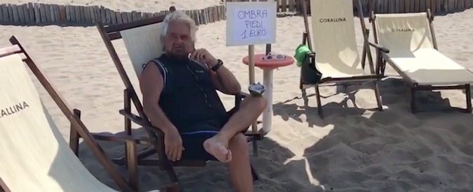 Copertina di Grillo e la gag in spiaggia: un euro ai bagnanti che vogliono la “sua” ombra. E su Facebook scrive: “Tempi di crisi”