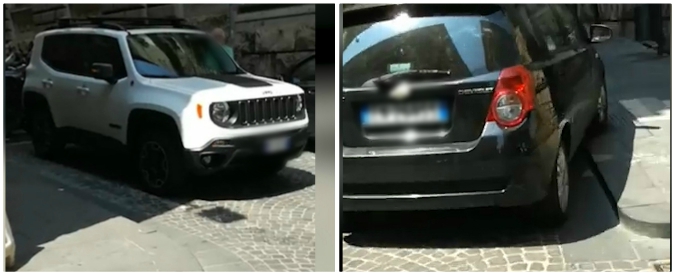Copertina di Napoli, auto in centro parcheggiate ovunque. La strigliata del consigliere all’automobilista: “Le sembra normale fare così?”