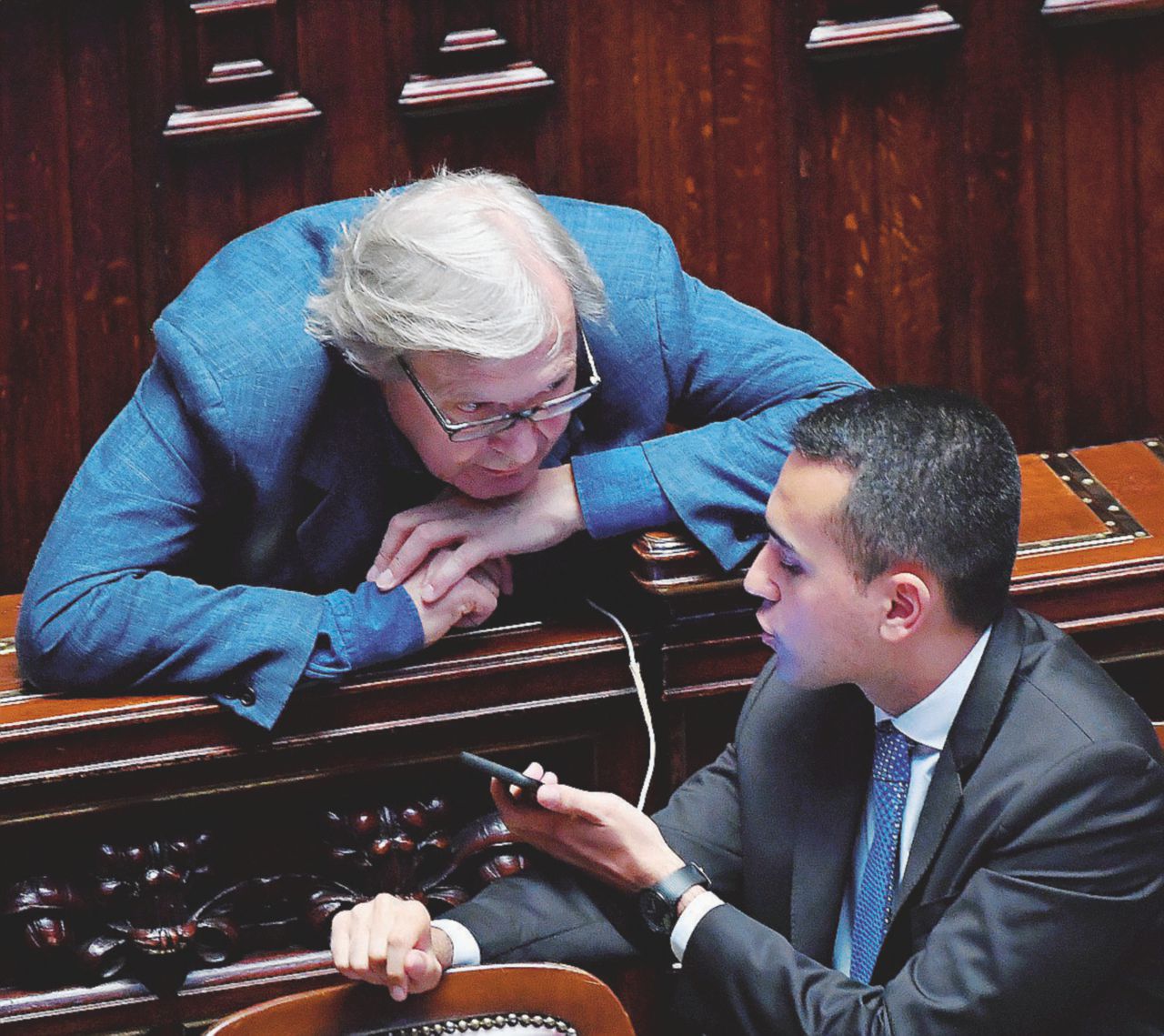 “Dignità” tra sbadigli, coppie stranissime e la miss di zio Silvio