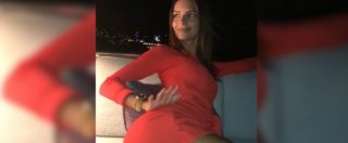 Copertina di Emily Ratajkowski, la modella in vacanza in Sardegna: il balletto sexy sulla barca fa impazzire i fan