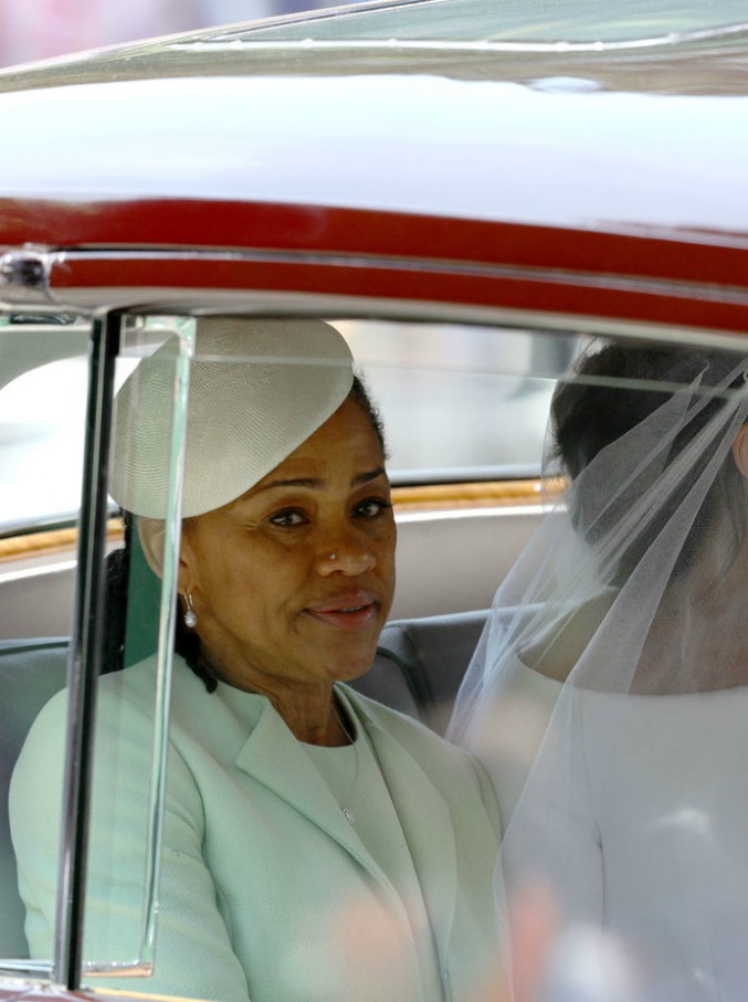 Copertina di Doria Ragland, la mamma di Meghan Markle si trasferirà in Inghilterra. Si prepara forse a fare la nonna?