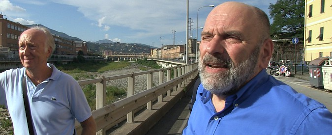 Copertina di Genova, gli abitanti davanti al ponte crollato: “In manutenzione da 30 anni, ultimamente giorno e notte. E ora chi si fida più?”