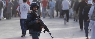 Copertina di Afghanistan, attacchi a Kabul: l’Isis rivendica la morte di 34 studenti. Amnesty denuncia: “Violenza record”