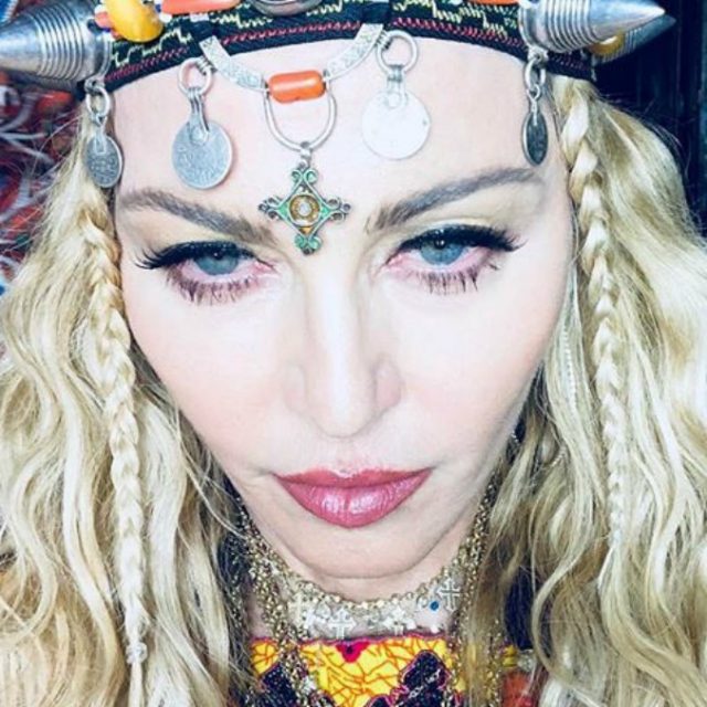 Madonna, la regina del pop compie 60 anni. Incorreggibile anticonformista: ecco lo scatto provocatorio del compleanno