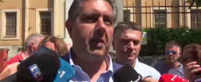 Copertina di Ponte Morandi, Toti: “Poco probabile trovare superstiti. Gli sfollati? Le case saranno abbattute”