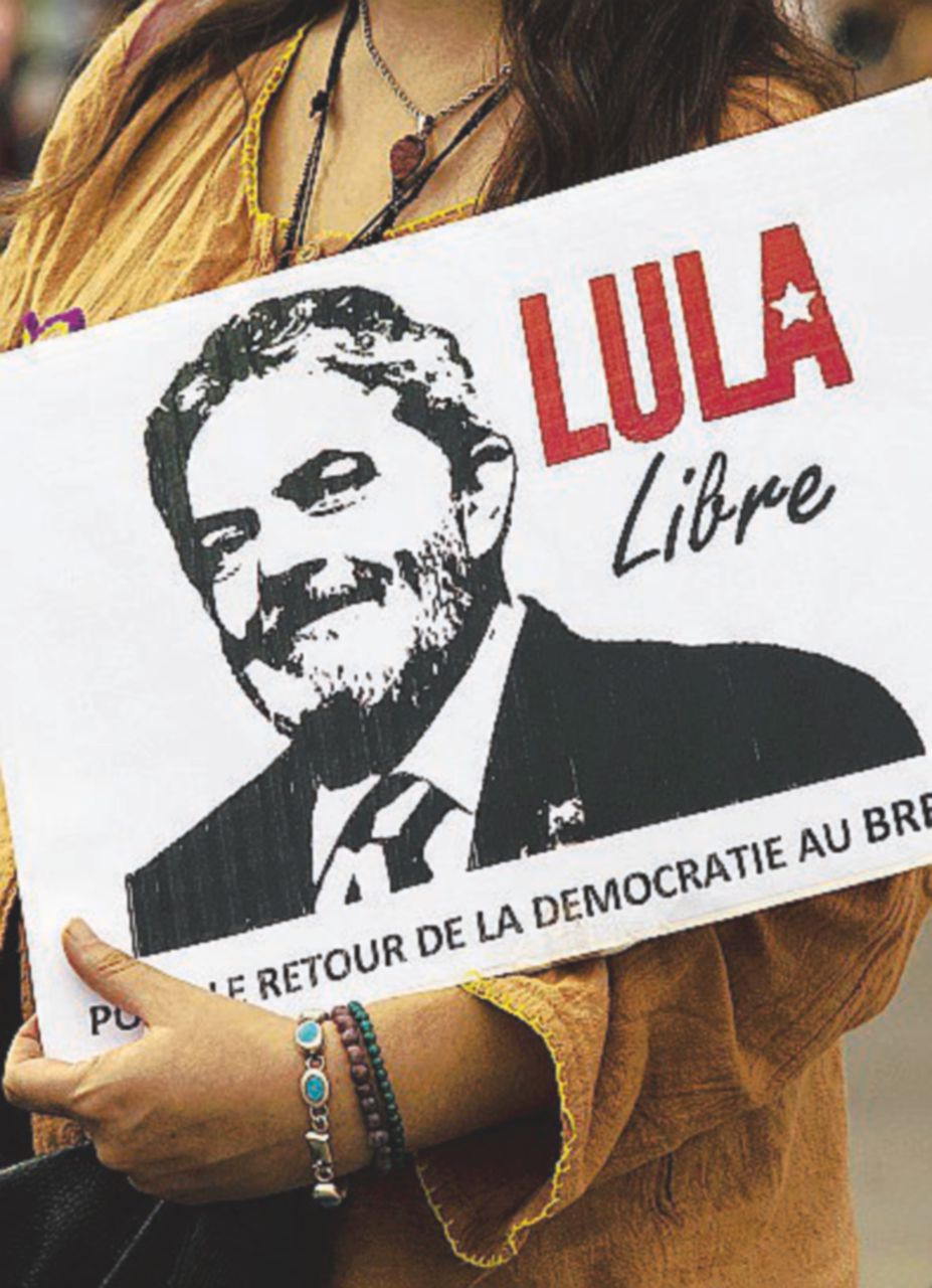 Copertina di Brasile, telenovela Lula: detenuto e candidato, inizia la guerra dei ricorsi