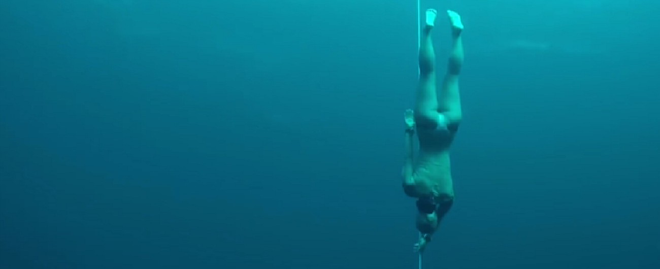 Copertina di Senza fiato fino agli abissi, è della giapponese Sayuri Kinoshita il nuovo record nell’immersione libera