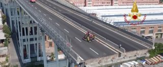 Copertina di Ponte Morandi, i vigili del fuoco del nucleo Saf lavorano alla messa in sicurezza del viadotto. Il video dal drone