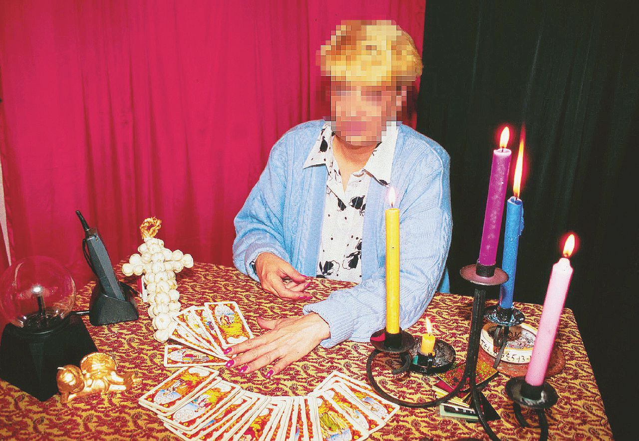 Copertina di Maghi, santoni e sensitivi incassano 6 miliardi l’anno