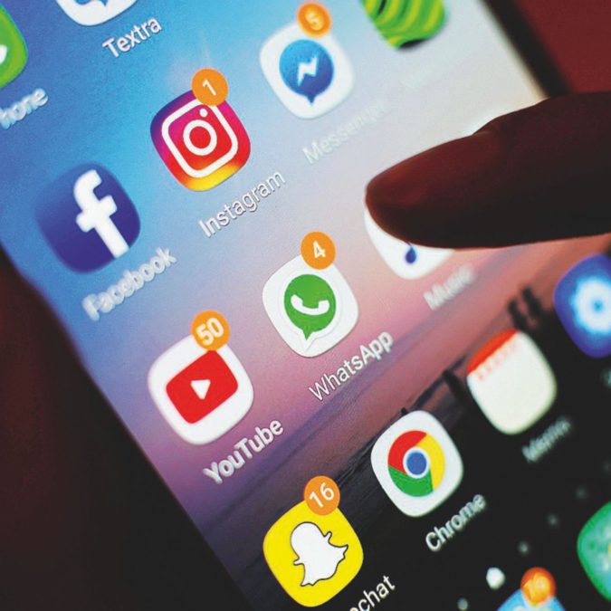 Liquido e virtuale - Nel mondo degli appuntamenti, sono diverse le app a disposizione - LaPresse Il ghosting, ovvero la versione 2.0 di “esco a prendere le sigarette”