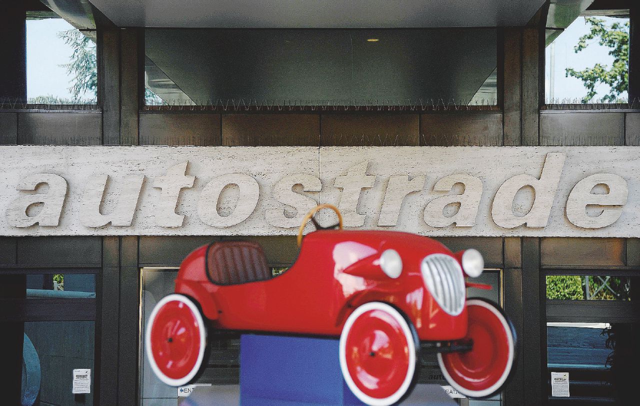 Lobby, che pacchia: l’Authority col buco non può vigilare