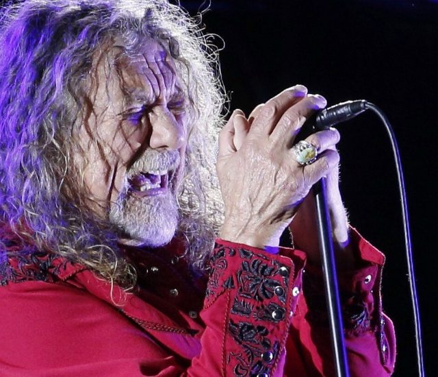 Robert Plant, oggi la musica rock compie 70 anni. Nove curiosità sulla leggenda dei Led Zeppelin
