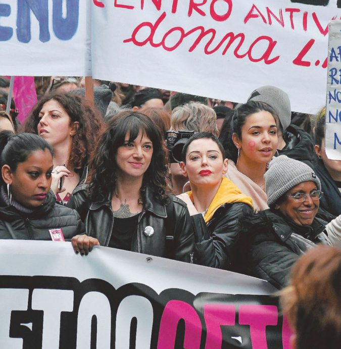Unite al corteo di Roma - Asia Argento e Rose McGowan alla manifestazione dell’8 marzo a Roma - LaPresse Il tifo social e l’avviso di Sky: “Se vero, è fuori da X Factor”