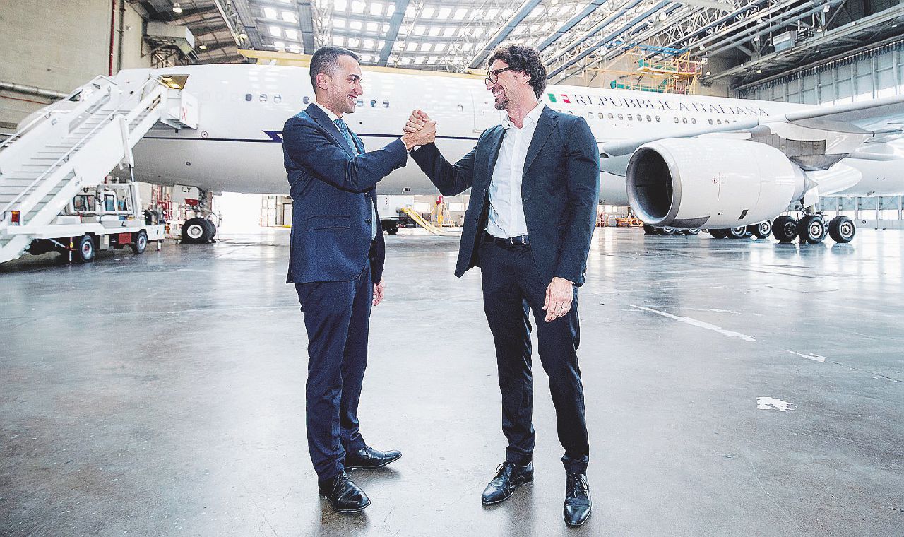 Copertina di Caso Air Force Renzi, sullo sconto adesso il problema è Alitalia