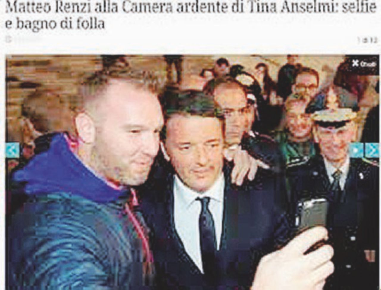 Matteo pensa solo ai selfie degli altri