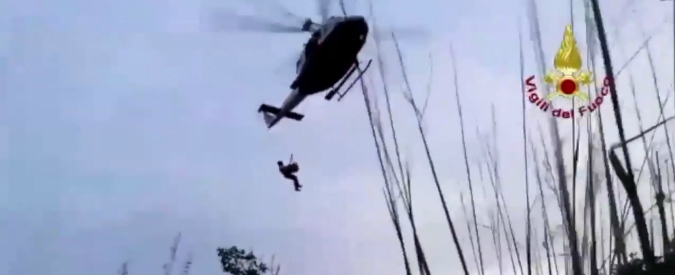 Copertina di Calabria, il salvataggio di un ferito da parte dei vigili del fuoco alle gole del Raganello: l’intervento in elicottero