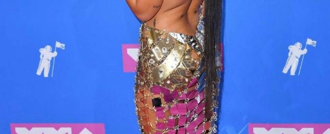 Mtv Music Video Awards, look sexy e molto trash: vince Camila Cabello. Polemiche per l’omaggio di Madonna ad Aretha Franklin