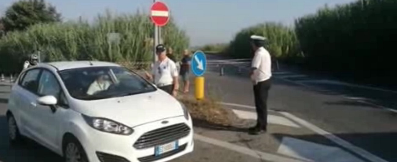 Copertina di Ostia-Fiumicino, corrosione e degrado: chiuso il ponte per accertamenti strutturali. I pendolari protestano per i disagi