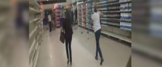 Copertina di Venezuela, forte terremoto di magnitudo 7.3. Panico in un supermercato: il video della fuga dei clienti