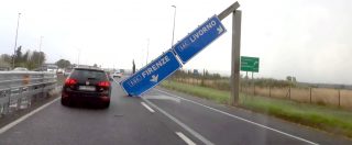 Copertina di Pisa, crolla maxi cartello stradale sulla superstrada e sfiora le auto in transito
