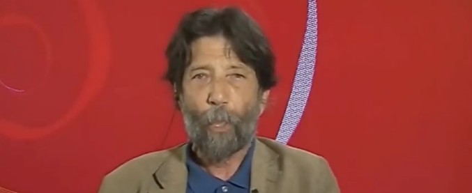 Copertina di Nave Diciotti, Cacciari: “Mi vergogno di questo paese. Chi non si indigna è un pezzo di merda”