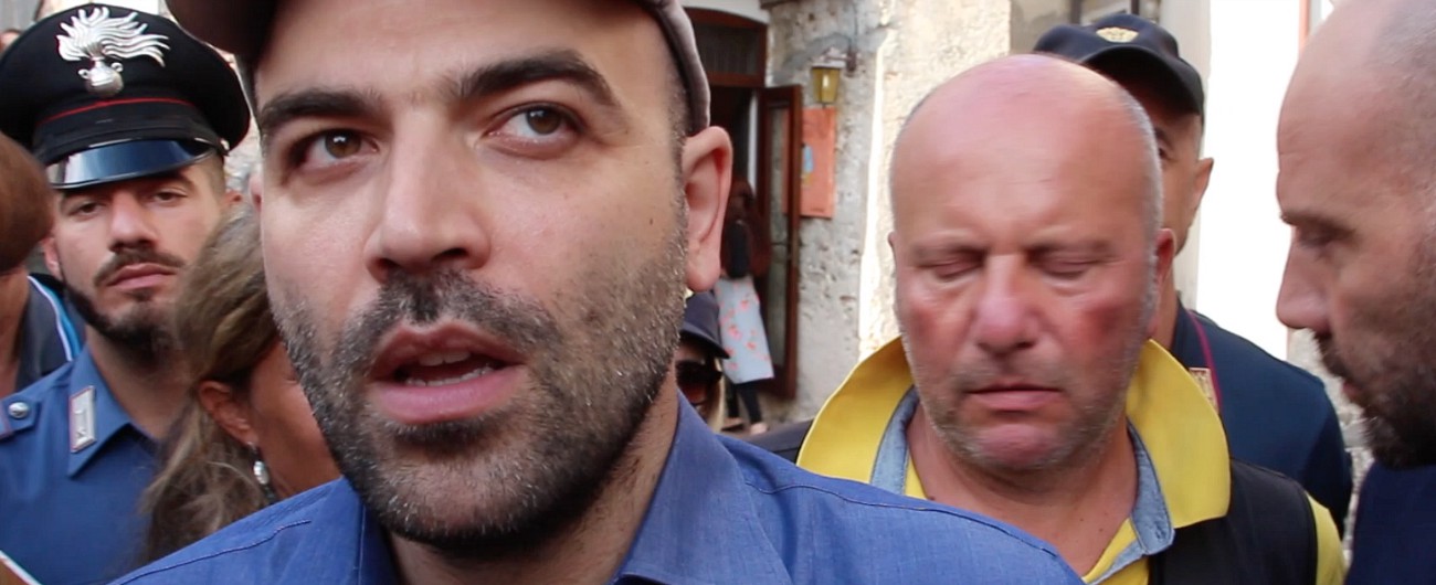 Copertina di Nave Diciotti, Saviano contro Salvini: “Un atto criminale. Il ministro agisce in maniera eversiva”