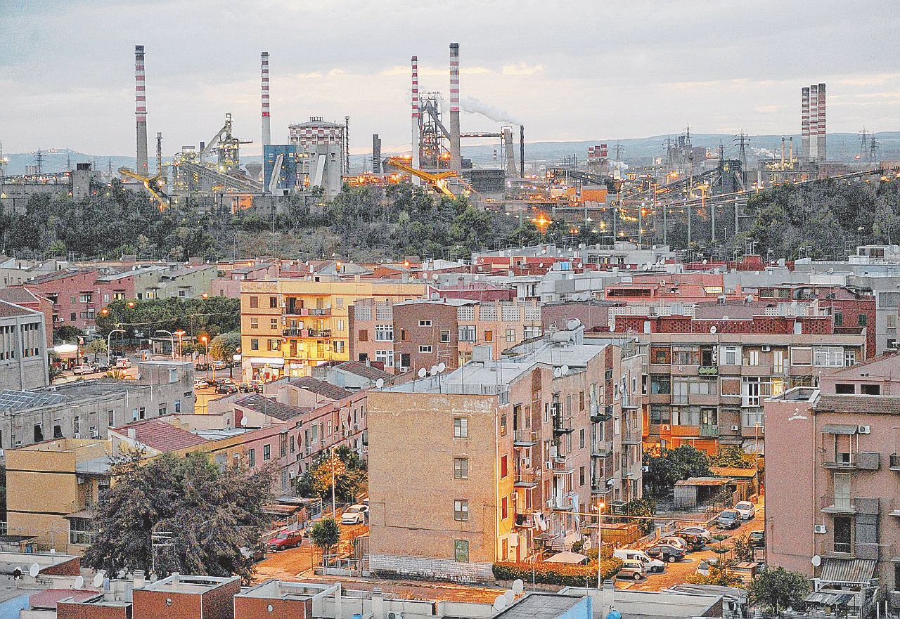 Copertina di Di Maio si arrende: Ilva andrà a Mittal. Adesso gli esuberi