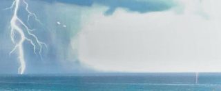 Copertina di Salento, fulmine cade sulla spiaggia di Porto Cesareo: 4 feriti, grave un 13enne
