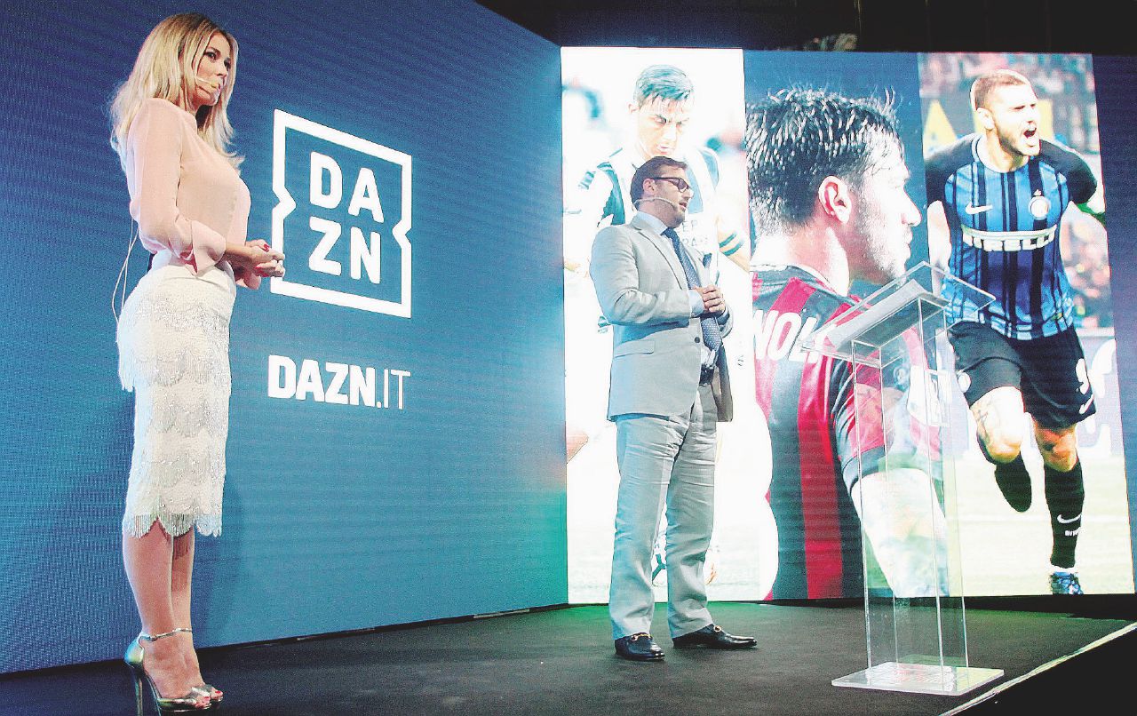 Si scrive Dazn, si legge affari con calcio e scommesse