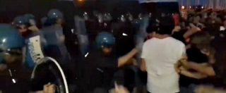 Copertina di Diciotti, scontri tra manifestanti e polizia al presidio antirazzista: feriti tre attivisti e un agente