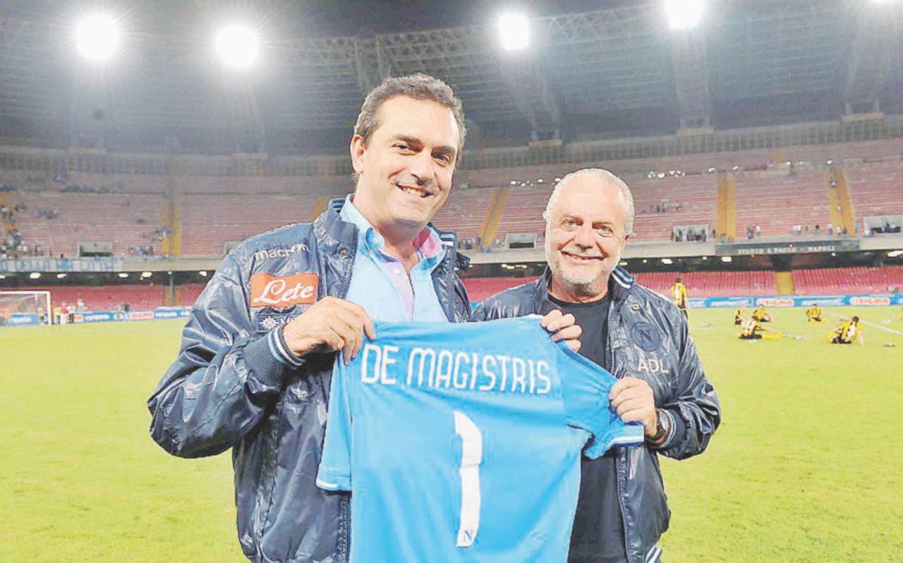Stadio Napoli, De Laurentiis compra pagine per bastonare De Magistris