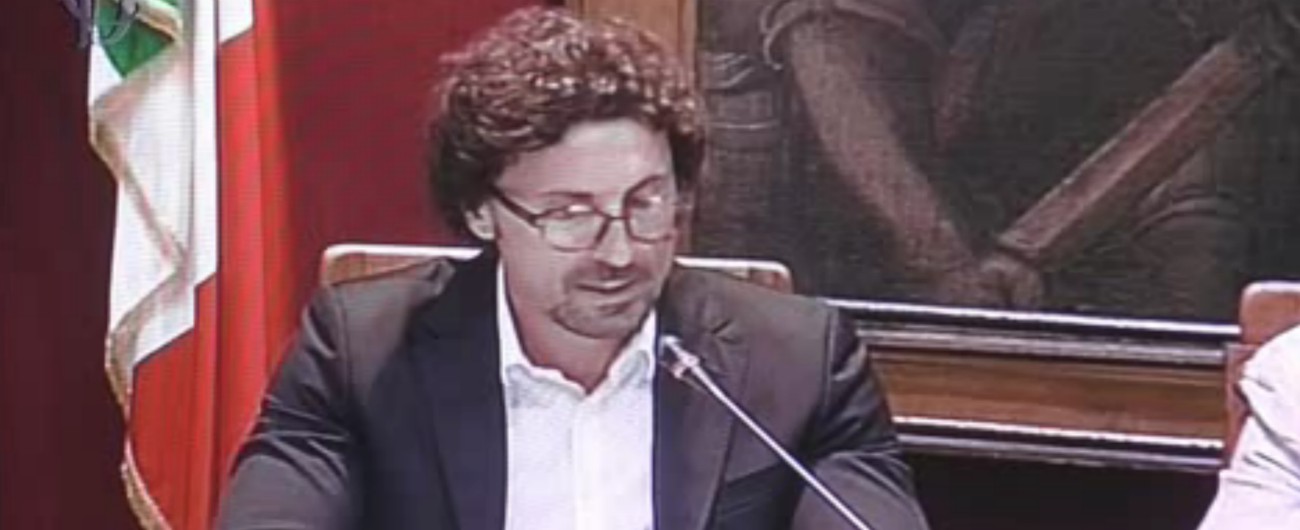 Copertina di Ponte Morandi, Toninelli: “Governo rivedrà integralmente sistema concessioni. A settembre li convoco tutti”