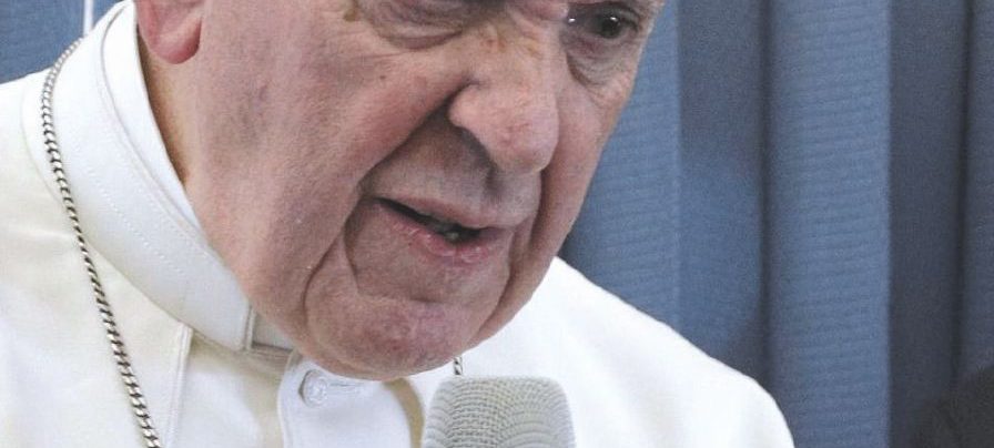 Il Papa: “I bambini gay si possono curare con la psichiatria” Il Papa: “I bambini gay si possono curare con la psichiatria”