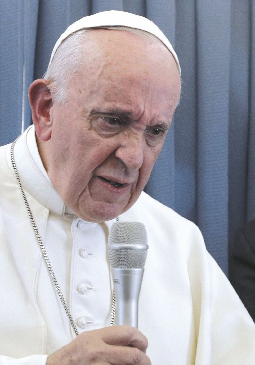 Il Papa: “I bambini gay si possono curare con la psichiatria” Il Papa: “I bambini gay si possono curare con la psichiatria”