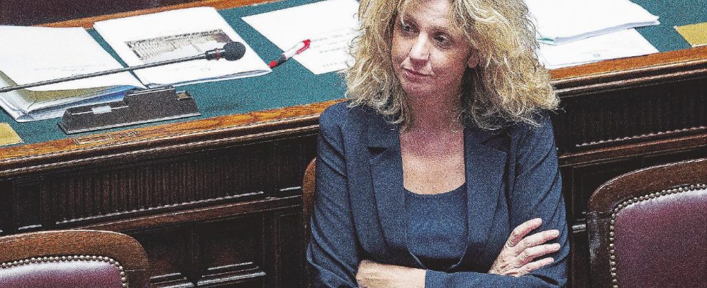 Senatrice - Il ministro per il Sud Barbara Lezzi. È al secondo mandato in Parlamento per i 5Stelle - LaPresse Sud, il ministro Lezzi: “Sgravi per tre anni a imprese che assumono. La Ue ci dia flessibilità”