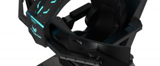 Copertina di Acer Predator Thronos, la postazione da gioco con tre schermi e sedile che vibra