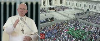 Copertina di Bergoglio contestato a San Pietro. “Fedeli acclamano Viganò”, l’ex nunzio che lo accusa di aver coperto gli abusi