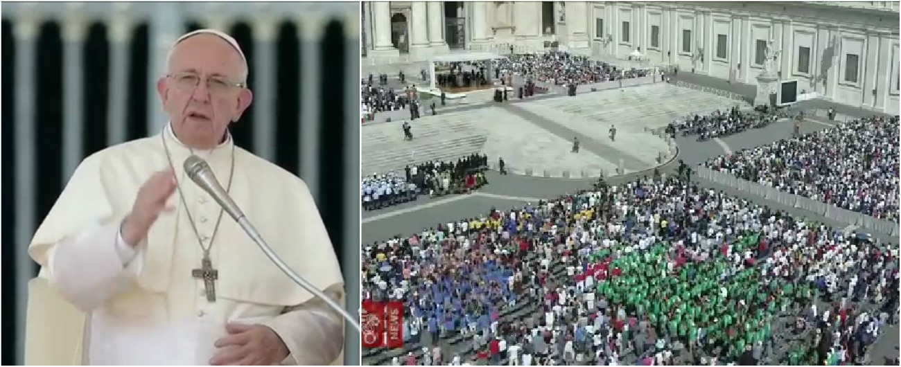 Copertina di Bergoglio contestato a San Pietro. “Fedeli acclamano Viganò”, l’ex nunzio che lo accusa di aver coperto gli abusi