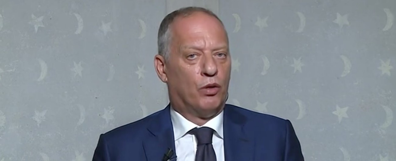 Copertina di Ponte Morandi, Gomez: “Mi sarei aspettato, visto che è uomo d’onore, che il ministro Delrio se ne assumesse la responsabilità”