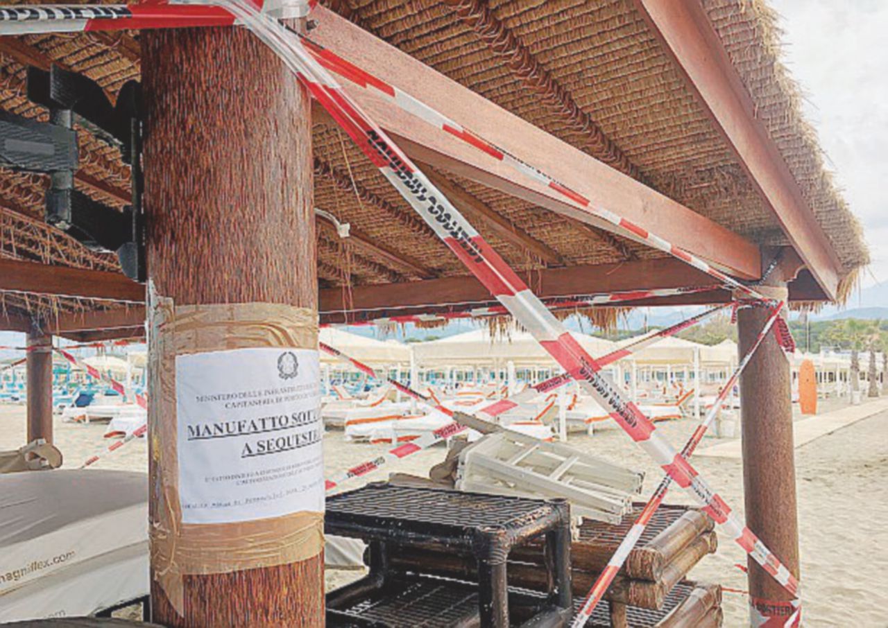 Copertina di Twiga, sequestrata la pagoda in spiaggia della Santanchè