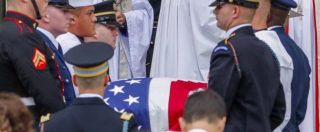 Copertina di Funerali John McCain, la figlia Meghan contro Trump: “L’America di mio padre è sempre stata grande”