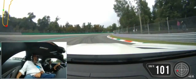 Copertina di Monza, il giro di Pierluigi Pardo a bordo di una granturismo. Al pilota: “Vai piano, ho paura. Sei una m…”