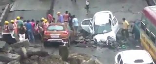 Copertina di Calcutta, crolla il ponte Majerhat. Imprecisato il numero delle vittime e dei veicoli intrappolati sotto le macerie
