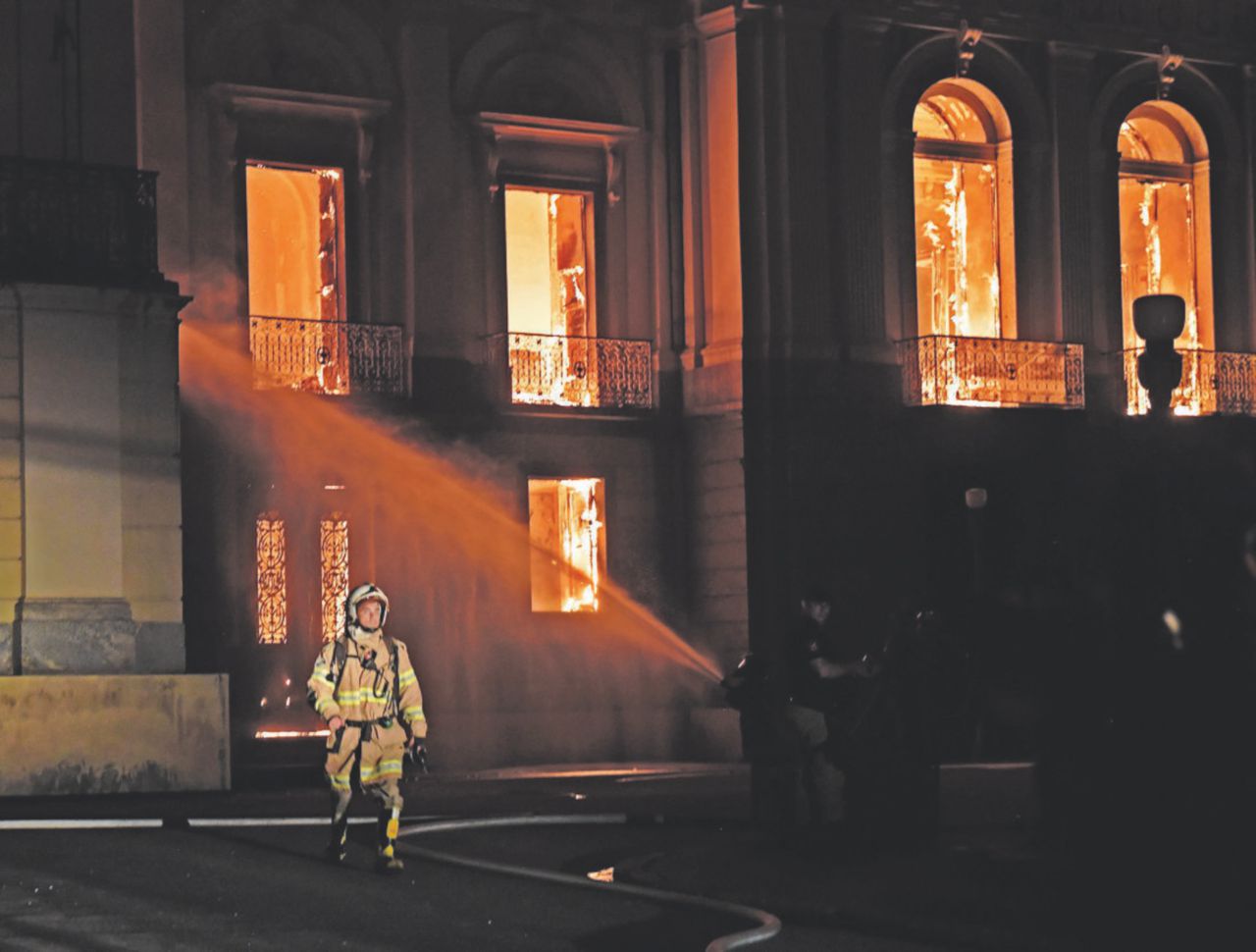 Copertina di Rio, il museo in fumo come le speranze carioca