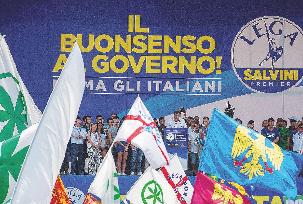 Sorpasso di governo, Salvini stacca di quattro punti il M5S