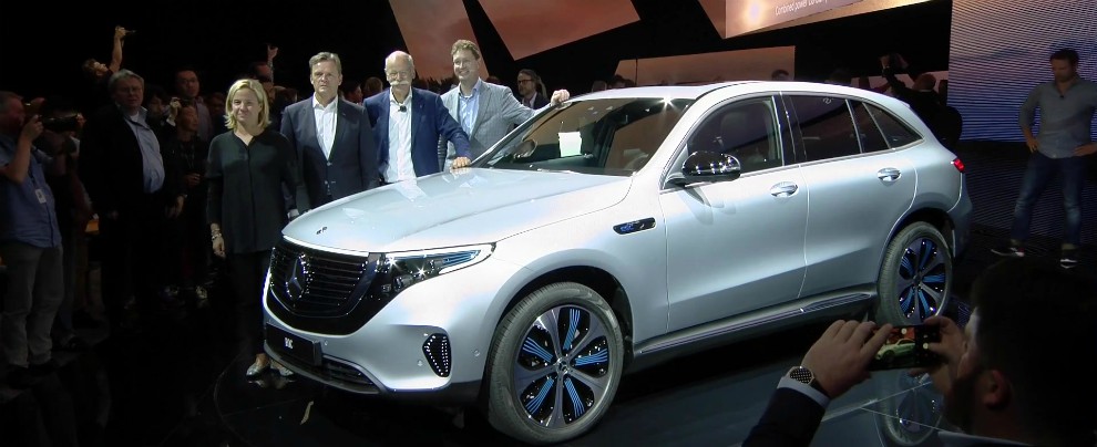 Copertina di Mercedes EQC, la scossa elettrica parte dalla Svezia. Tesla è avvisata – FOTO