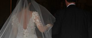 Copertina di Venezia, la provocazione del parroco: tassare le scollature degli abiti da sposa